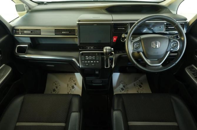 Honda Stepwgn V с пробегом 2016 года, цена 2 049 000 рублей, 97150 км, минивэн, Автокод Объявления