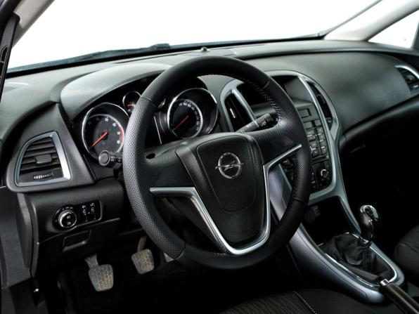 Opel Astra J Рестайлинг с пробегом 2013 года, цена 735 000 рублей, 154101 км, седан, Автокод Объявления