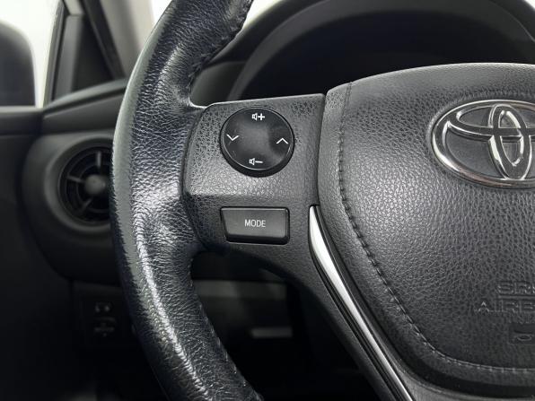 Toyota Corolla XI (E160 E170 E180) Рестайлинг 1 с пробегом 2017 года, цена 1 720 000 рублей, 94702 км, седан, Автокод Объявления