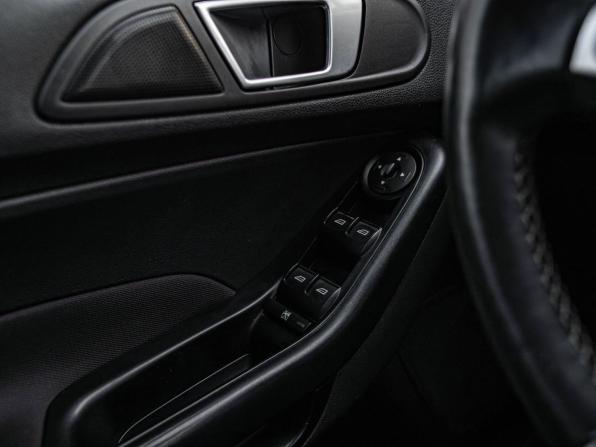Ford Fiesta Mk6 Рестайлинг с пробегом 2019 года, цена 860 000 рублей, 140700 км, хэтчбек, Автокод Объявления