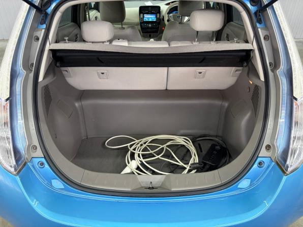Nissan Leaf I (ZE0/AZE0) с пробегом 2011 года, цена 697 000 рублей, 71919 км, хэтчбек, Автокод Объявления