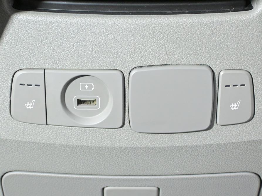 Kia Carnival III Москва  - изображение 24