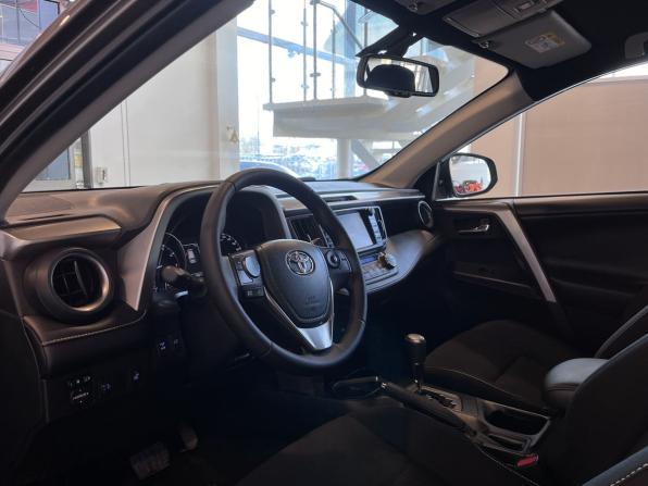 Toyota RAV4 IV (XA40) Рестайлинг с пробегом 2017 года, цена 2 911 200 рублей, 74809 км, внедорожник, Автокод Объявления
