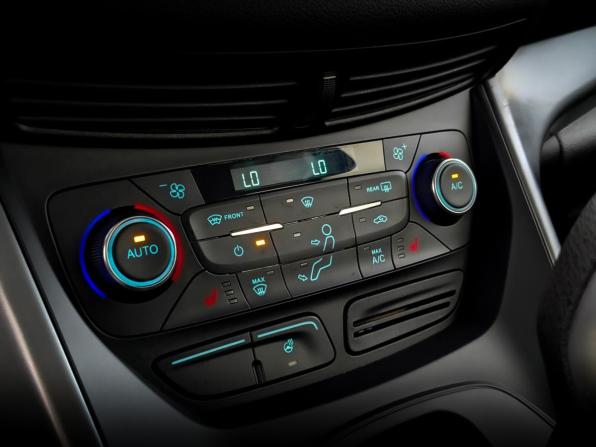 Ford Kuga II Рестайлинг с пробегом 2018 года, цена 1 900 000 рублей, 37451 км, внедорожник, Автокод Объявления