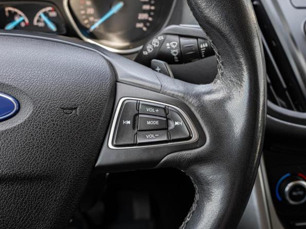 Ford Kuga II Рестайлинг с пробегом 2018 года, цена 1 899 000 рублей, 59005 км, внедорожник, Автокод Объявления