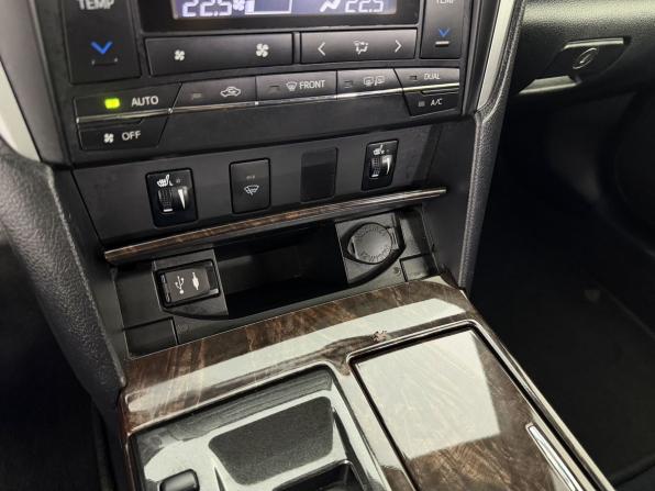 Toyota Camry VII (XV50) Рестайлинг с пробегом 2015 года, цена 1 900 000 рублей, 182000 км, седан, Автокод Объявления