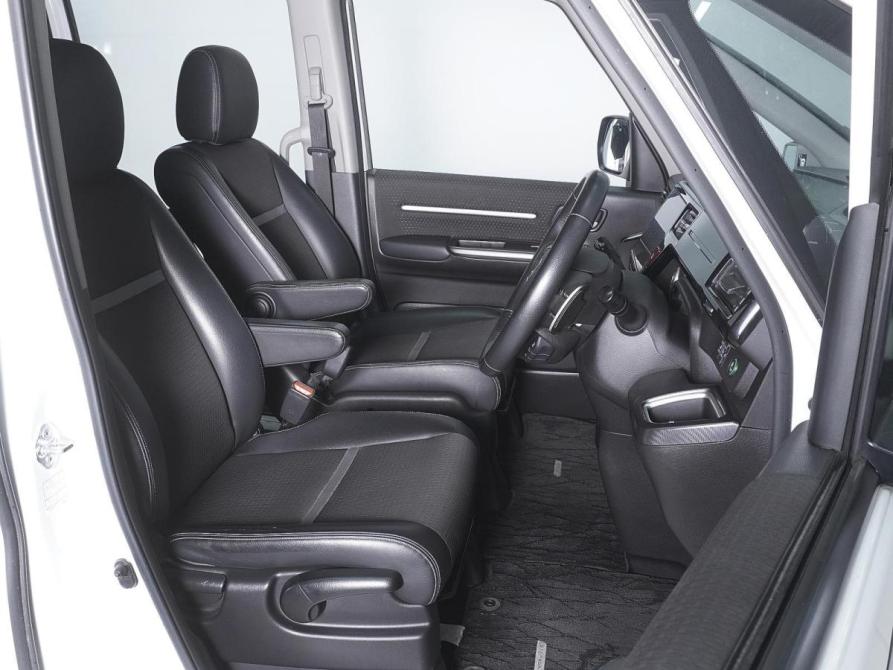 Honda Stepwgn V Рестайлинг Ростов-на-Дону  - изображение 11