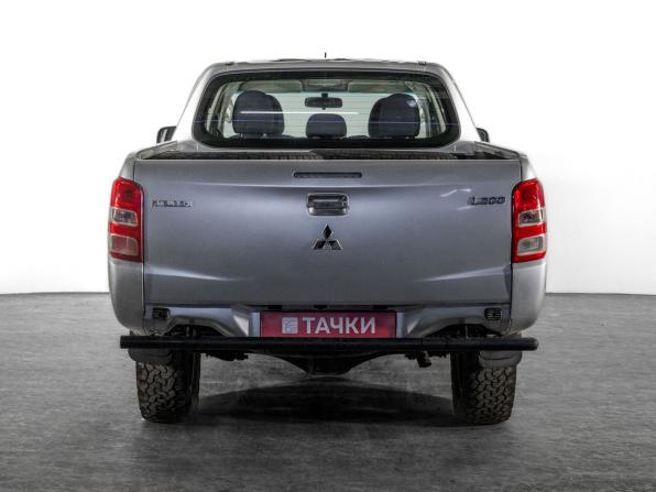 Mitsubishi L200 V с пробегом 2015 года, цена 1 395 000 рублей, 158352 км, offers.body_type.unknown, Автокод Объявления