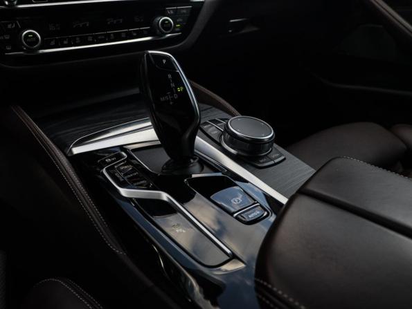 BMW 5 серии VII (G30/G31/G38) Рестайлинг с пробегом 2020 года, цена 6 400 000 рублей, 77000 км, седан, Автокод Объявления