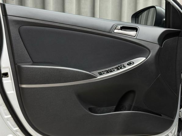 Hyundai Solaris I Рестайлинг с пробегом 2015 года, цена 879 000 рублей, 159816 км, хэтчбек, Автокод Объявления