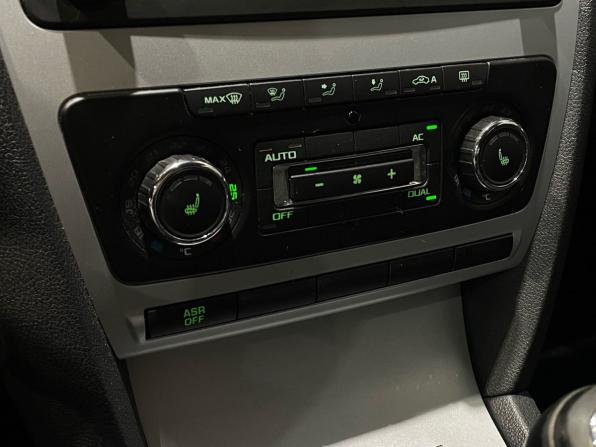 Skoda Octavia II (A5) Рестайлинг с пробегом 2011 года, цена 950 000 рублей, 135346 км, лифтбек, Автокод Объявления
