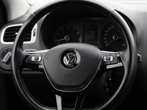 Volkswagen Polo V Рестайлинг с пробегом 2017 года, цена 1 196 000 рублей, 78798 км, седан, Автокод Объявления