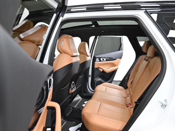 Geely Atlas II с пробегом 2025 года, цена 2 899 000 рублей, 5600 км, внедорожник, Автокод Объявления