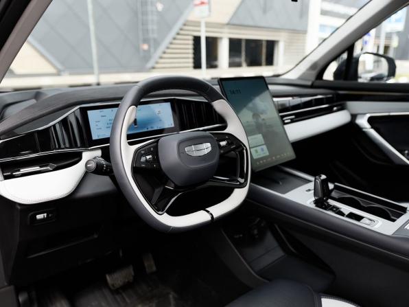 Geely Atlas II с пробегом 2025 года, цена 2 887 000 рублей, 10216 км, внедорожник, Автокод Объявления