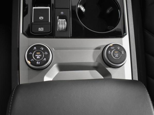 Volkswagen Touareg III с пробегом 2018 года, цена 4 115 790 рублей, 175129 км, внедорожник, Автокод Объявления