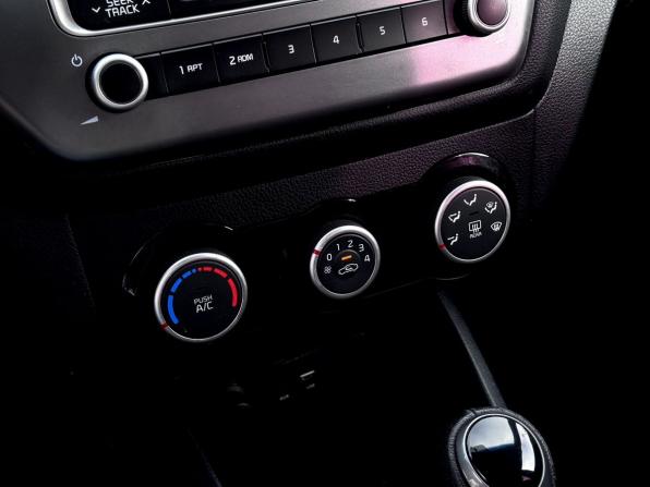 Kia Rio III Рестайлинг с пробегом 2016 года, цена 1 250 000 рублей, 58161 км, седан, Автокод Объявления