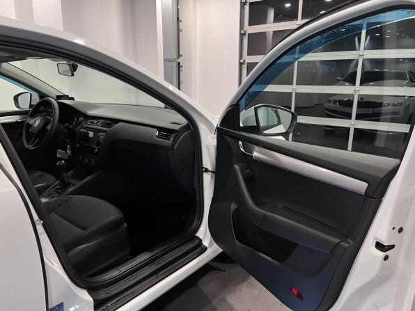 Skoda Octavia III (A7) Рестайлинг с пробегом 2019 года, цена 1 800 000 рублей, 114117 км, лифтбек, Автокод Объявления