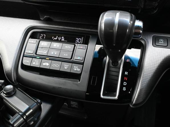 Honda Stepwgn V Рестайлинг с пробегом 2020 года, цена 2 439 000 рублей, 89047 км, минивэн, Автокод Объявления