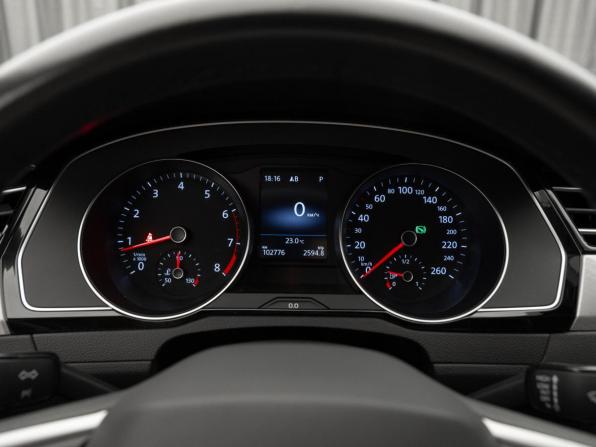 Volkswagen Passat B8 Рестайлинг с пробегом 2021 года, цена 2 450 000 рублей, 102773 км, седан, Автокод Объявления