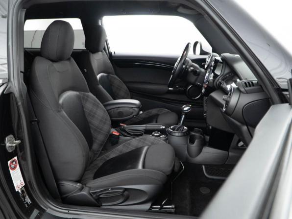 Mini Hatch III (F55/F56) с пробегом 2014 года, цена 1 848 055 рублей, 138663 км, хэтчбек, Автокод Объявления