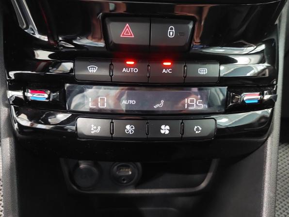 Peugeot 2008 I с пробегом 2014 года, цена 850 000 рублей, 112700 км, внедорожник, Автокод Объявления