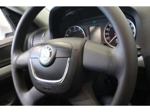 Skoda Octavia II (A5) Рестайлинг с пробегом 2013 года, цена 930 000 рублей, 216050 км, лифтбек, Автокод Объявления