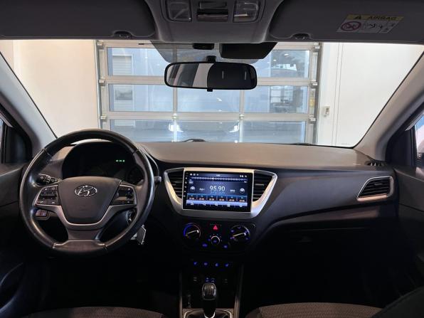 Hyundai Solaris II с пробегом 2017 года, цена 1 100 000 рублей, 196926 км, седан, Автокод Объявления