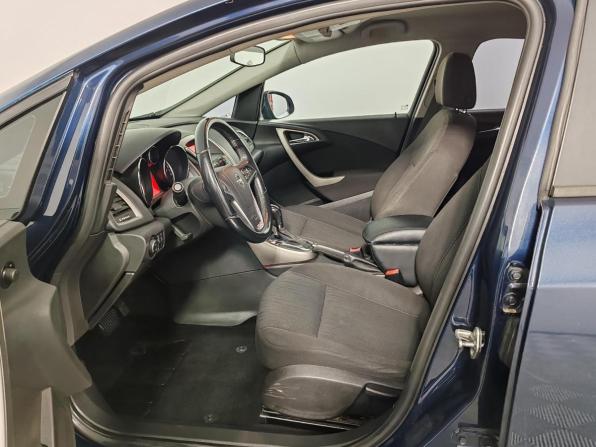 Opel Astra J с пробегом 2010 года, цена 629 000 рублей, 227473 км, хэтчбек, Автокод Объявления