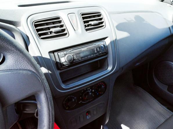 Renault Logan II с пробегом 2017 года, цена 799 000 рублей, 98660 км, седан, Автокод Объявления