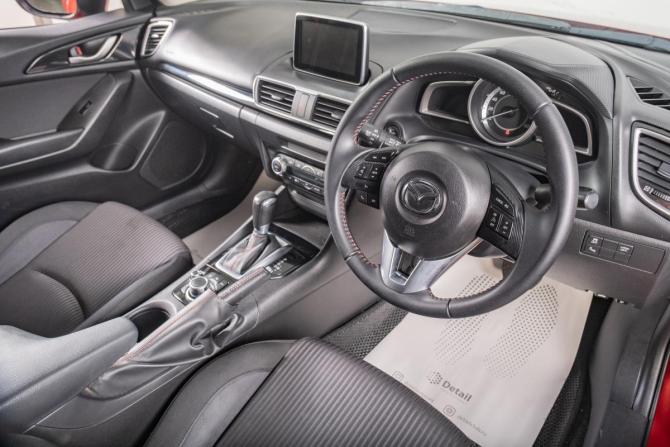 Mazda Axela III с пробегом 2015 года, цена 1 329 000 рублей, 105418 км, хэтчбек, Автокод Объявления