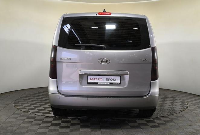 Hyundai H-1 II Рестайлинг 2 с пробегом 2018 года, цена 2 550 000 рублей, 200529 км, минивэн, Автокод Объявления