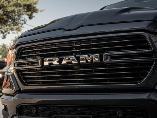 Ram 1500 V с пробегом 2021 года, цена 5 400 000 рублей, 105868 км, offers.body_type.unknown, Автокод Объявления