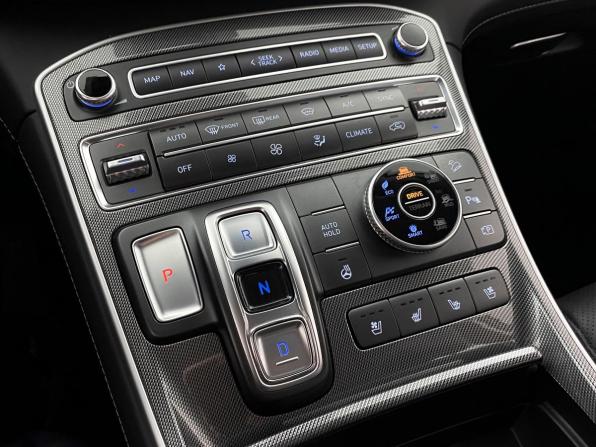 Hyundai Santa Fe IV Рестайлинг с пробегом 2021 года, цена 4 539 000 рублей, 17680 км, внедорожник, Автокод Объявления