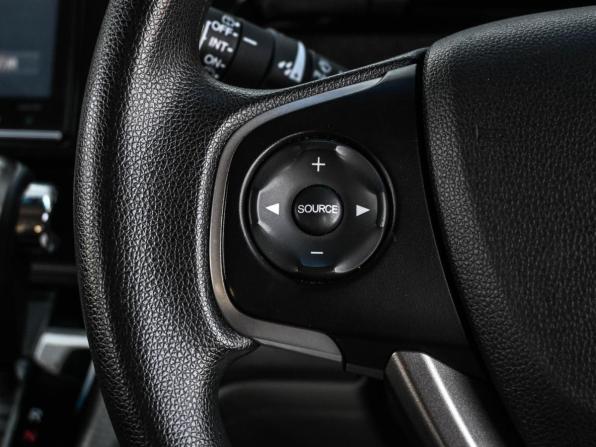 Honda Stepwgn V с пробегом 2017 года, цена 1 899 000 рублей, 92457 км, минивэн, Автокод Объявления