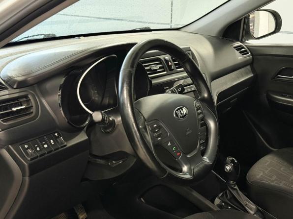 Kia Rio III Рестайлинг с пробегом 2015 года, цена 975 000 рублей, 201212 км, седан, Автокод Объявления