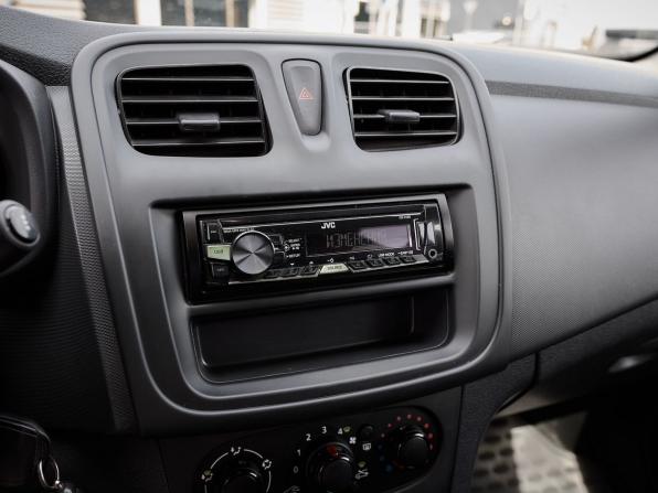 Renault Logan II с пробегом 2017 года, цена 740 000 рублей, 72717 км, седан, Автокод Объявления