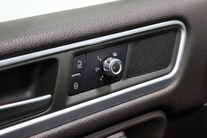 Volkswagen Touareg II с пробегом 2012 года, цена 2 015 000 рублей, 244758 км, внедорожник, Автокод Объявления