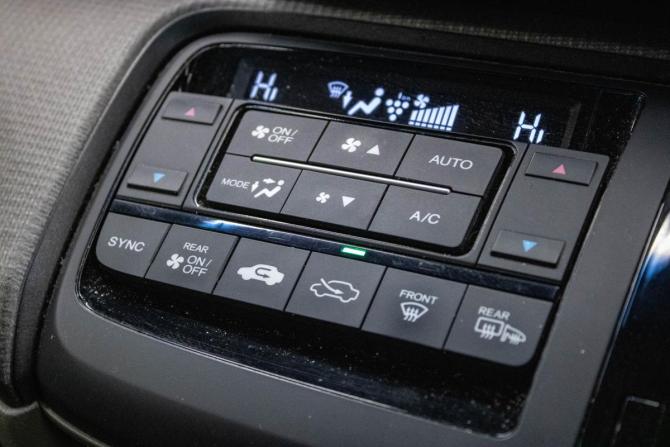 Honda Stepwgn V Рестайлинг с пробегом 2018 года, цена 2 149 000 рублей, 103977 км, минивэн, Автокод Объявления