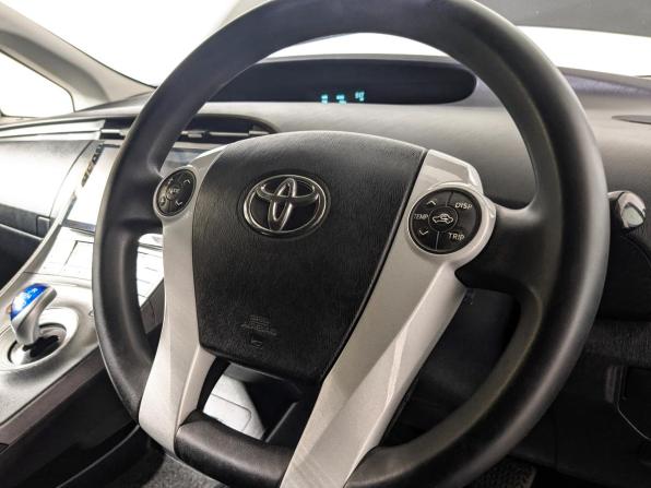 Toyota Prius III Рестайлинг (XW30) с пробегом 2015 года, цена 1 099 500 рублей, 275000 км, лифтбек, Автокод Объявления
