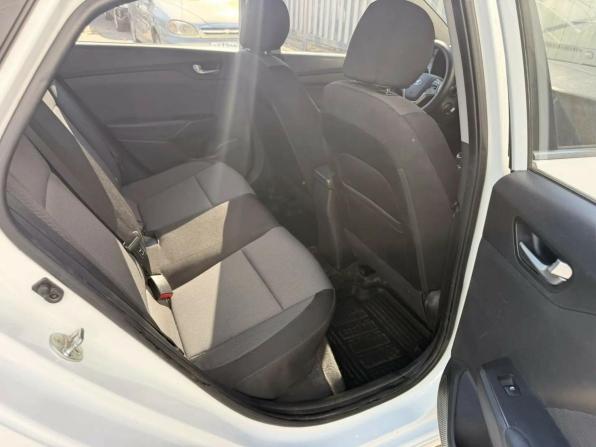 Hyundai Solaris II с пробегом 2017 года, цена 990 000 рублей, 372571 км, седан, Автокод Объявления