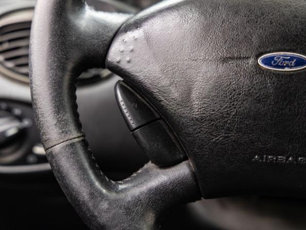 Ford Focus I (North America) с пробегом 2001 года, цена 258 000 рублей, 249970 км, седан, Автокод Объявления