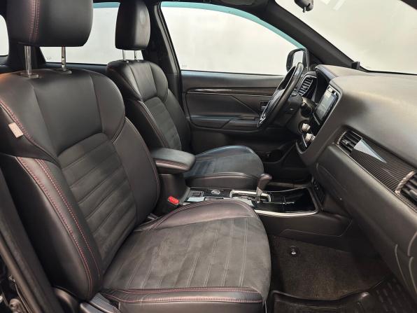 Mitsubishi Outlander III Рестайлинг 3 с пробегом 2021 года, цена 2 099 000 рублей, 194544 км, внедорожник, Автокод Объявления