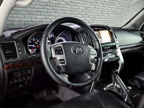 Toyota Land Cruiser 200 Series Рестайлинг 1 с пробегом 2015 года, цена 4 050 000 рублей, 293406 км, внедорожник, Автокод Объявления