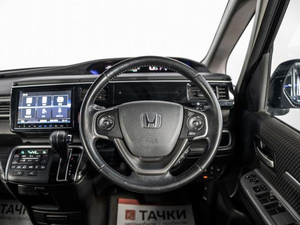 Honda Stepwgn V с пробегом 2016 года, цена 1 700 000 рублей, 207567 км, минивэн, Автокод Объявления