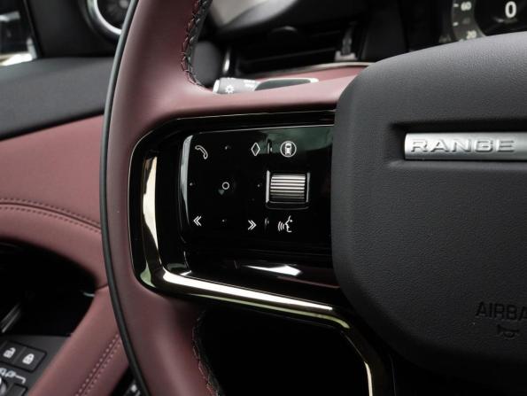 Land Rover Range Rover Evoque II Рестайлинг с пробегом 2025 года, цена 5 830 000 рублей, 63 км, внедорожник, Автокод Объявления
