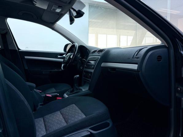 Skoda Octavia II (A5) Рестайлинг с пробегом 2011 года, цена 775 000 рублей, 269000 км, лифтбек, Автокод Объявления