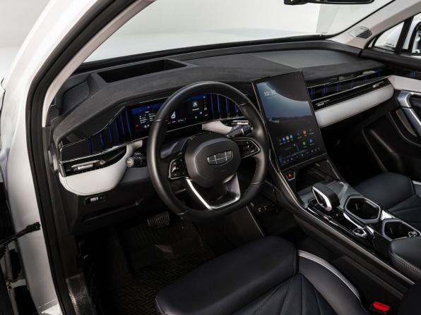 Geely Atlas II с пробегом 2024 года, цена 3 359 000 рублей, 14873 км, внедорожник, Автокод Объявления