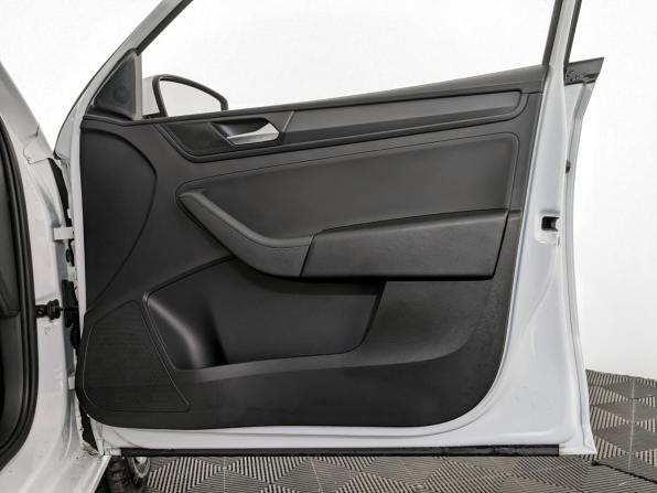 Volkswagen Polo VI с пробегом 2022 года, цена 1 525 000 рублей, 89293 км, лифтбек, Автокод Объявления