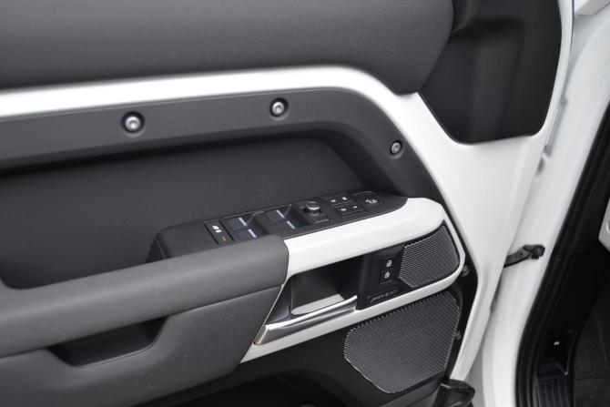 Land Rover Defender II с пробегом 2021 года, цена 4 795 000 рублей, 76123 км, внедорожник, Автокод Объявления