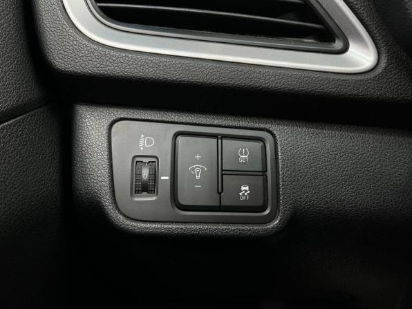 Hyundai Solaris II с пробегом 2017 года, цена 1 099 900 рублей, 169900 км, седан, Автокод Объявления